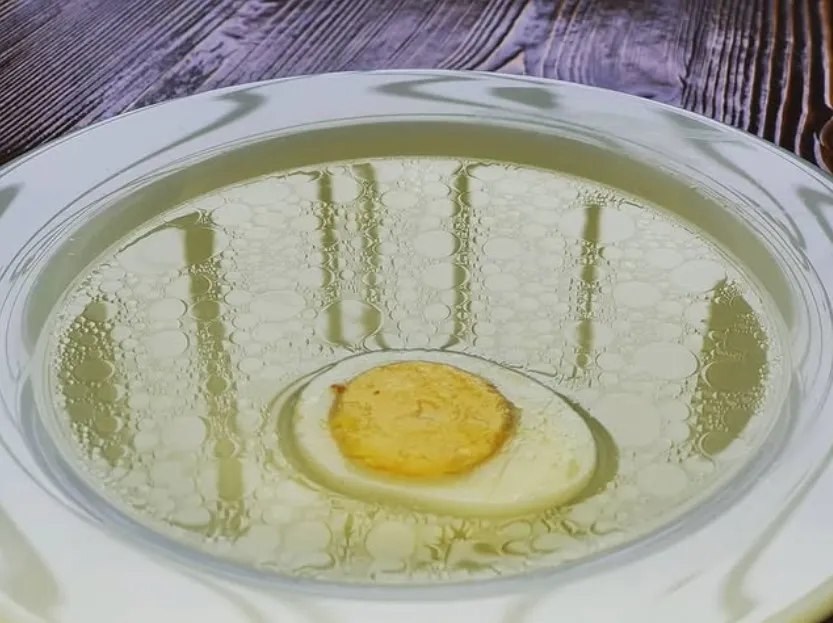 Бульон с яйцом