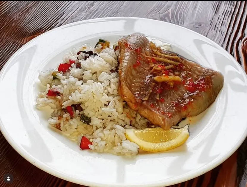 Пангасиус с рисом и овощами